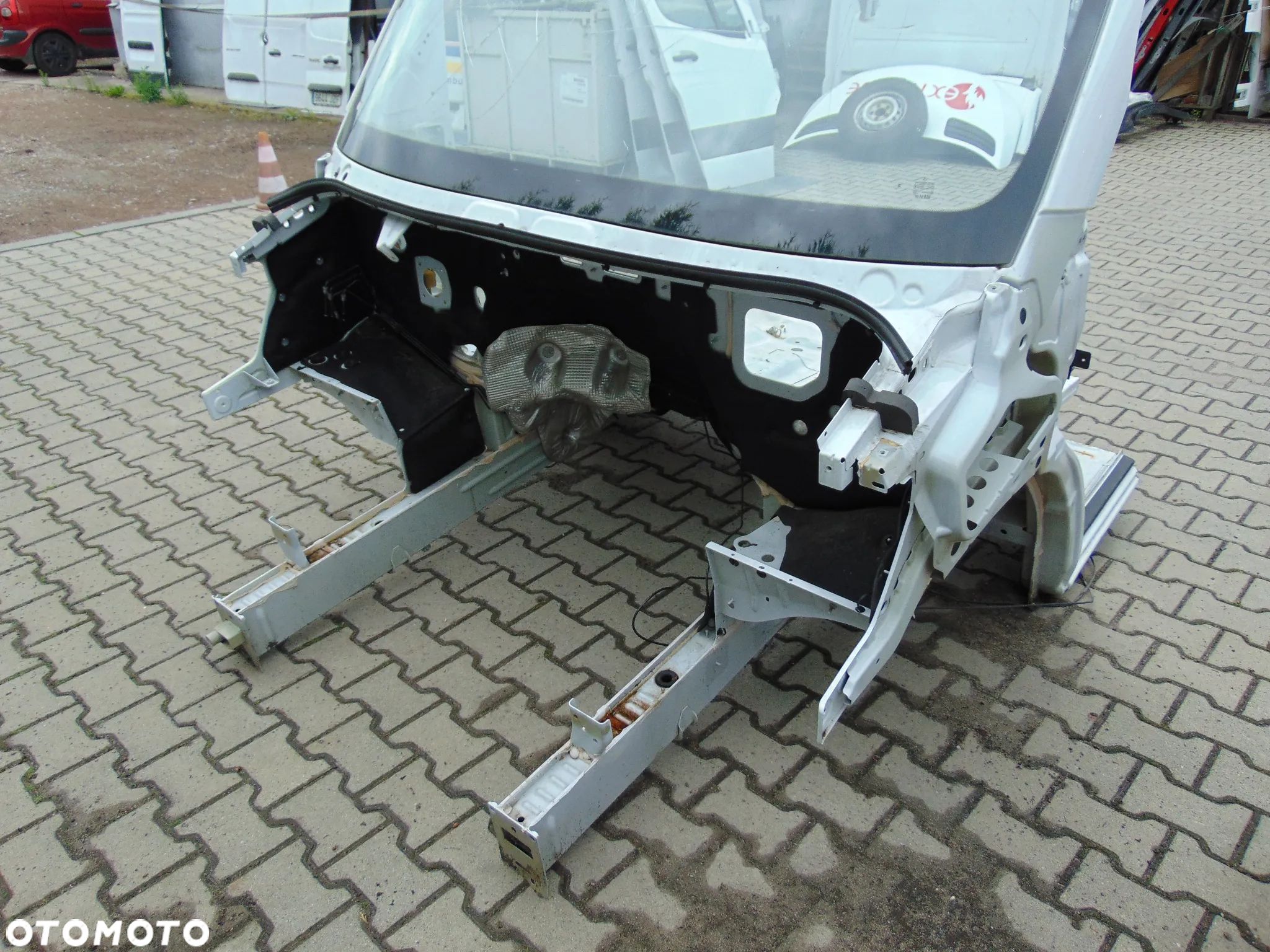 SPRINTER 907 przód, ćwiartka L + R tył napęd - 1