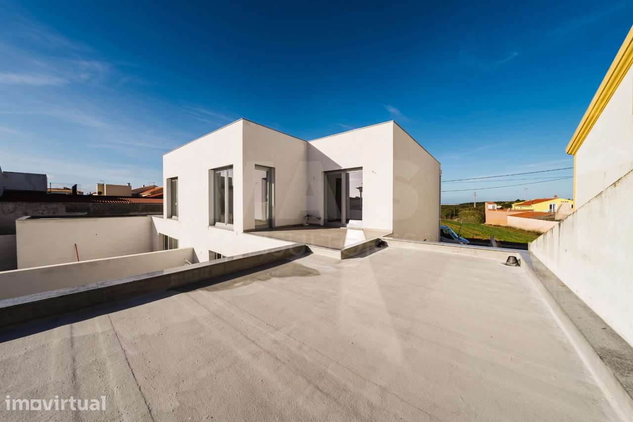 Moradia T4 com Garagem Logradouro e Jardim - Grande imagem: 4/50