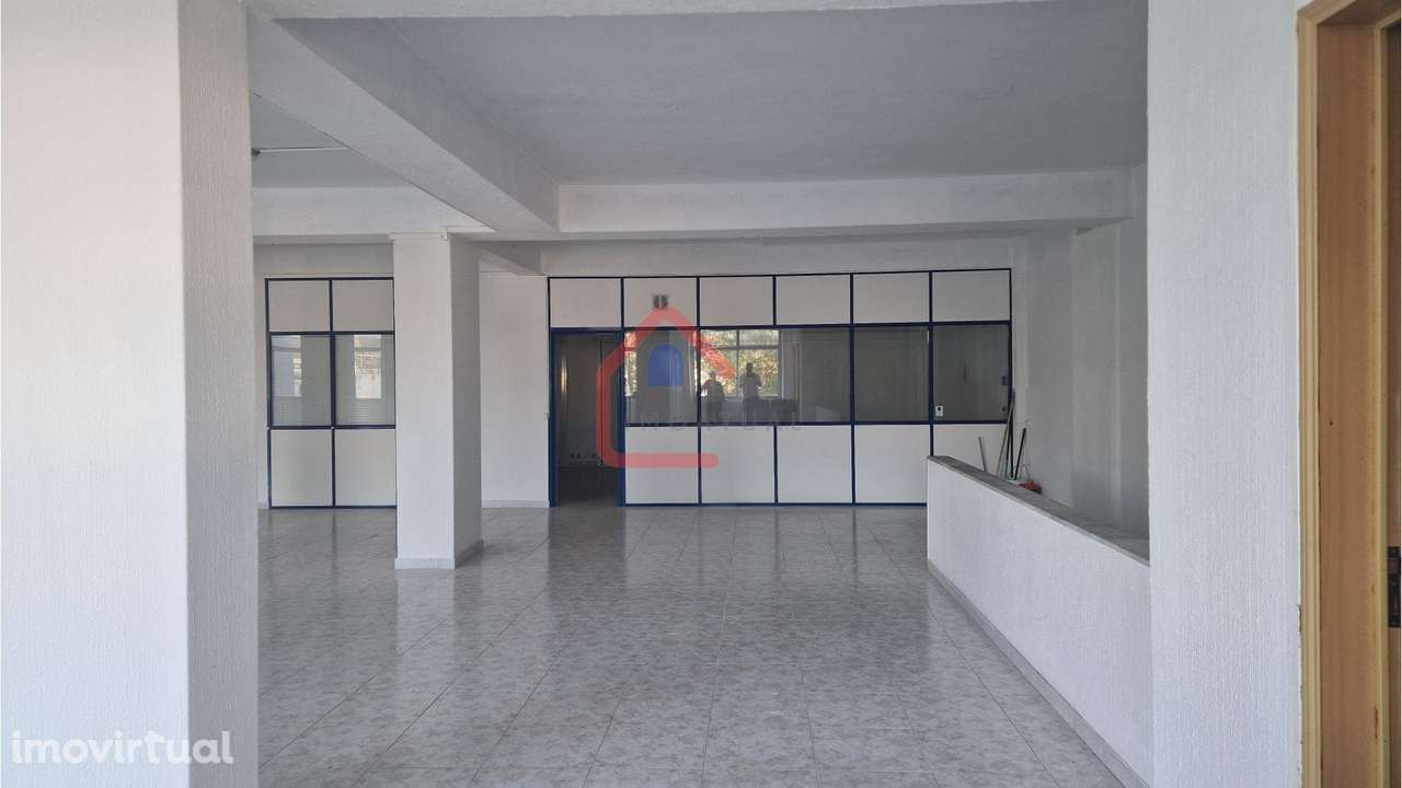 Armazém em Amora - Grande imagem: 2/16