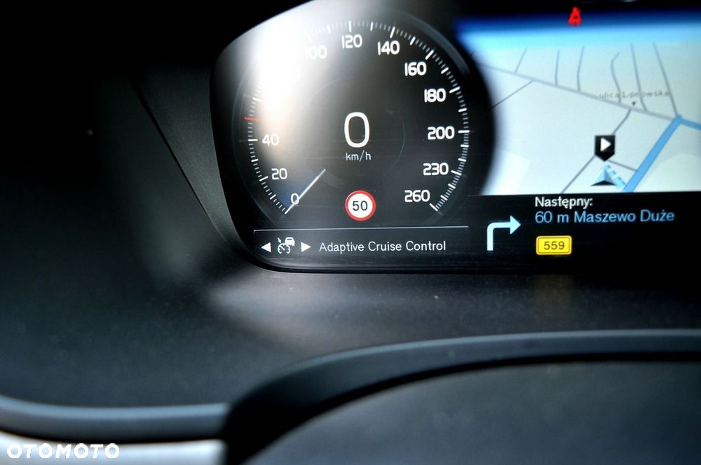 Volvo V90 D3 Momentum Pro - 33