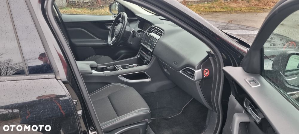 Jaguar F-Pace 2.0 i4D AWD R-Sport - 11
