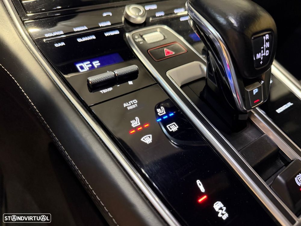 Porsche Panamera Sport Turismo 4 E-Hybrid Edition 10 Anos - 15