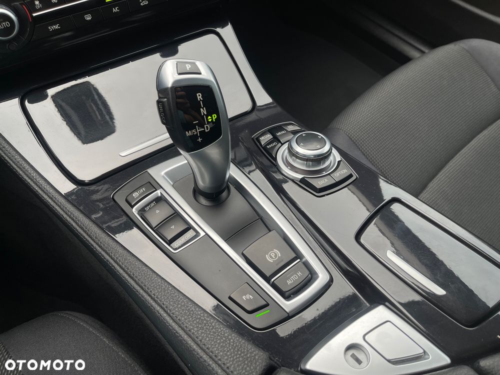 BMW Seria 5 525d Sport-Aut Modern Line - 36