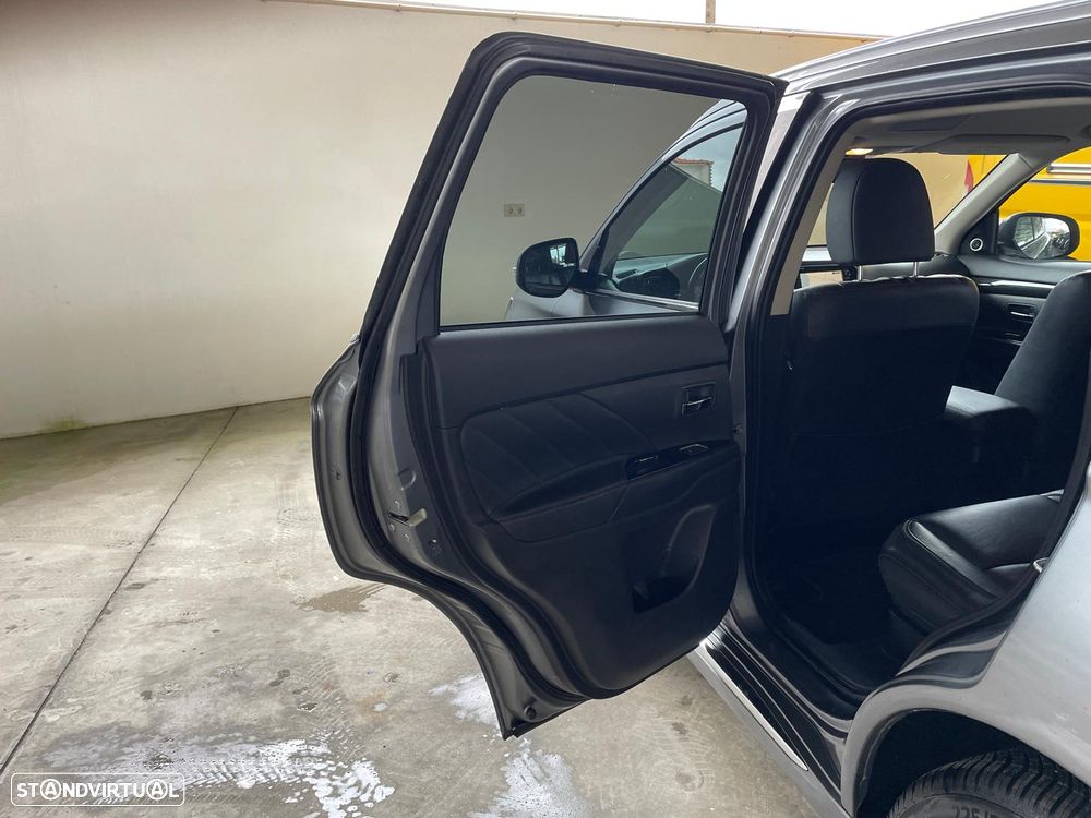 Mitsubishi Outlander 2.0 MIVEC Instyle Navi+ - 27