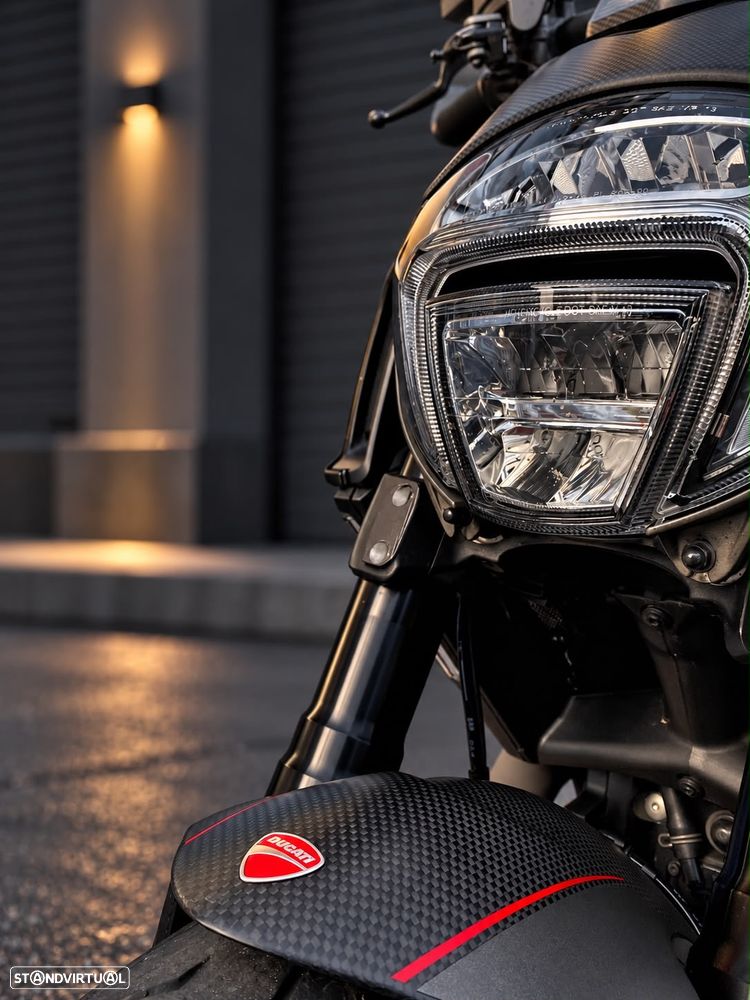 Ducati Diavel Carbon Edition Exclusive - 2