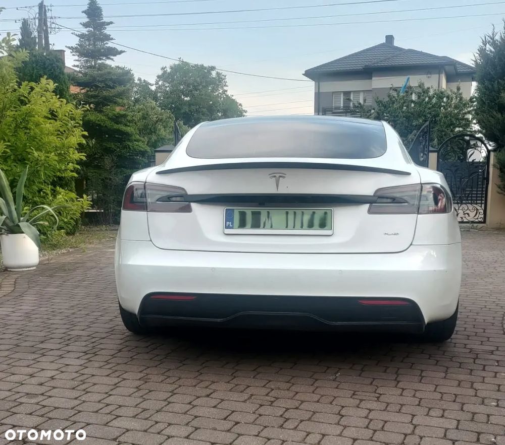 Tesla Model S - 10