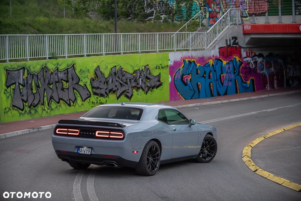 Dodge Challenger - 4