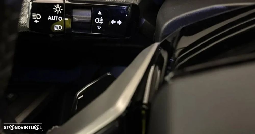 Peugeot 3008 1.2 Hybrid Allure e-DCS6 — fotografia 10