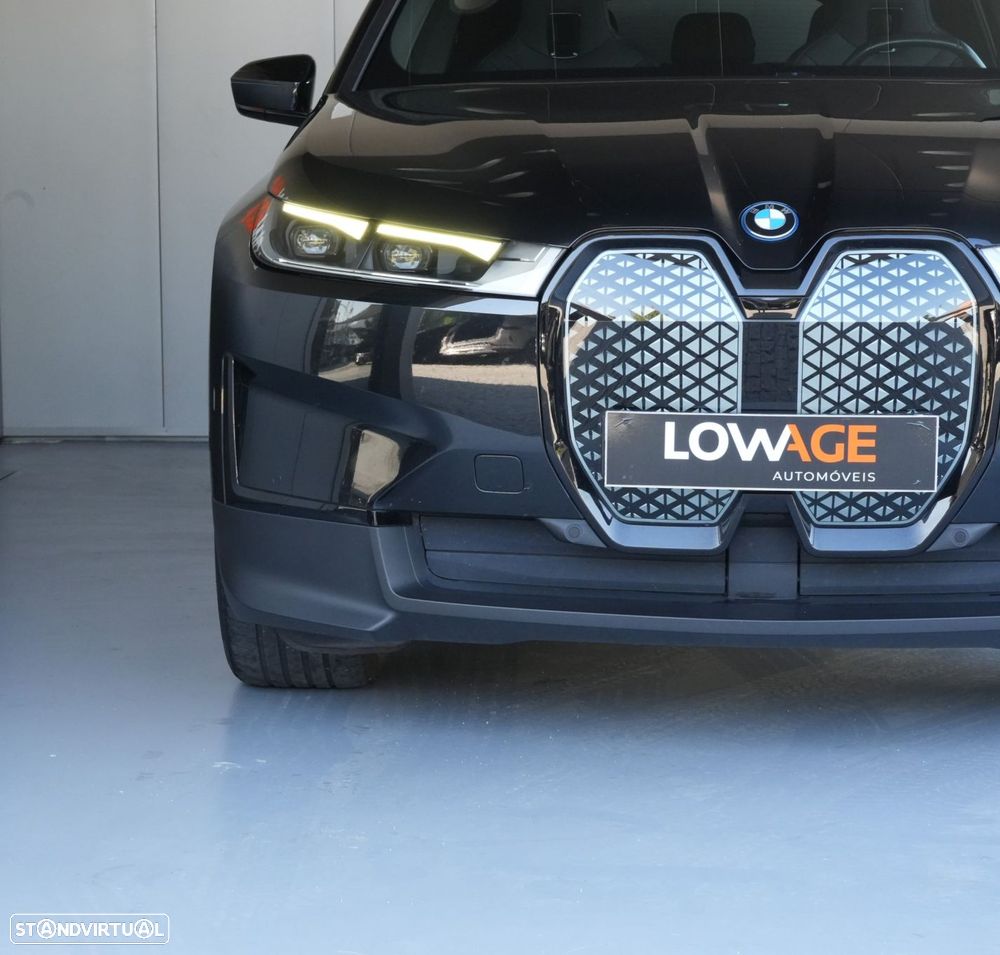 BMW iX xDrive 40 Pack Desportivo - 42