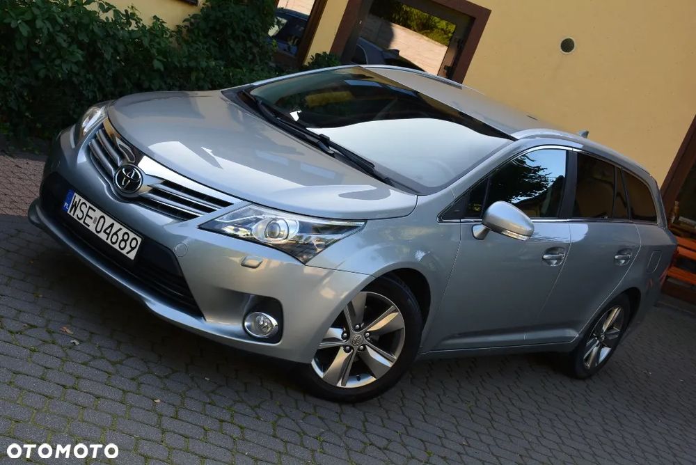 Toyota Avensis 1.8 Premium EU5 - 1