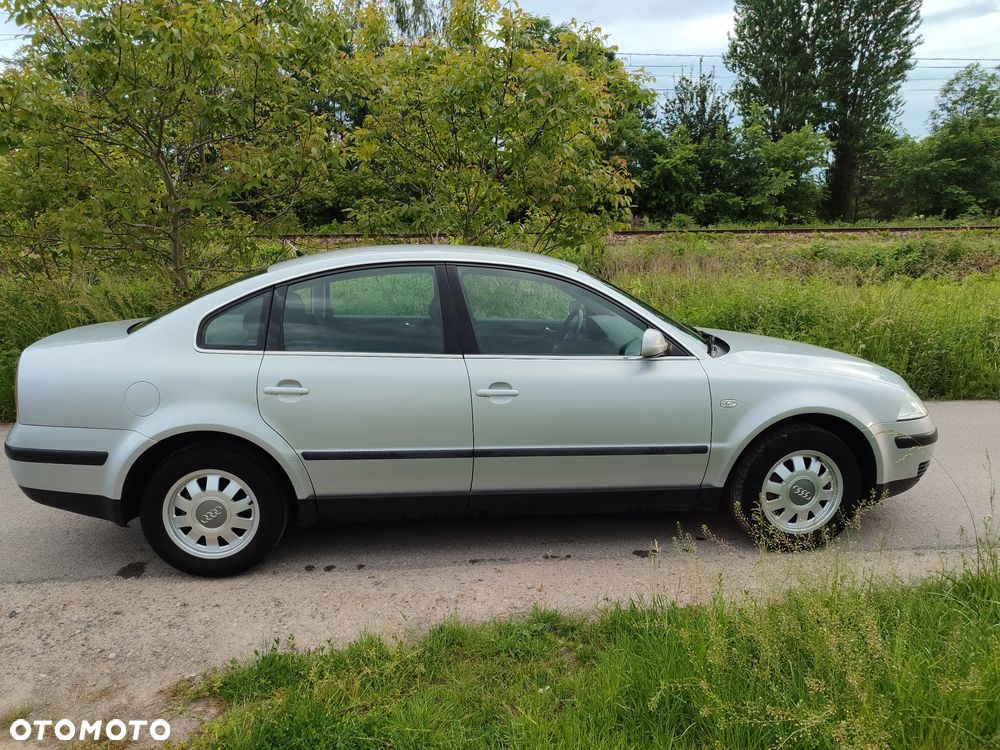 Volkswagen Passat 1.6 - 7