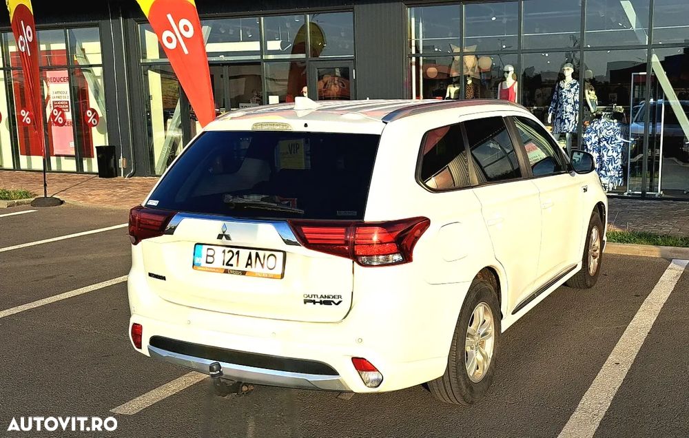 Mitsubishi Outlander 2.0 4WD - 6
