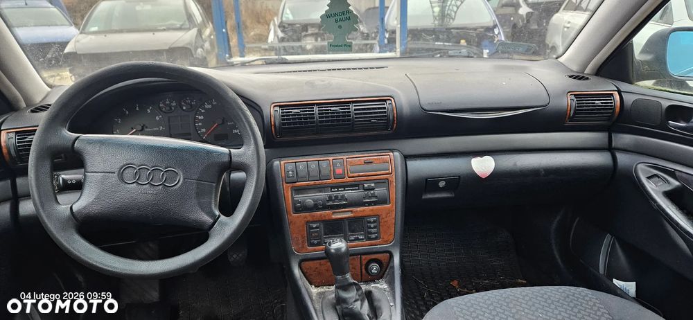 Audi A4 B5 1,6 8V 74kW 101KM 1996r lakier LY3K silnik ADP - 5