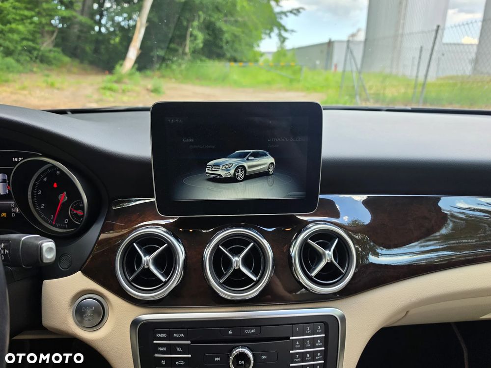 Mercedes-Benz GLA 250 4-Matic AMG Line - 12