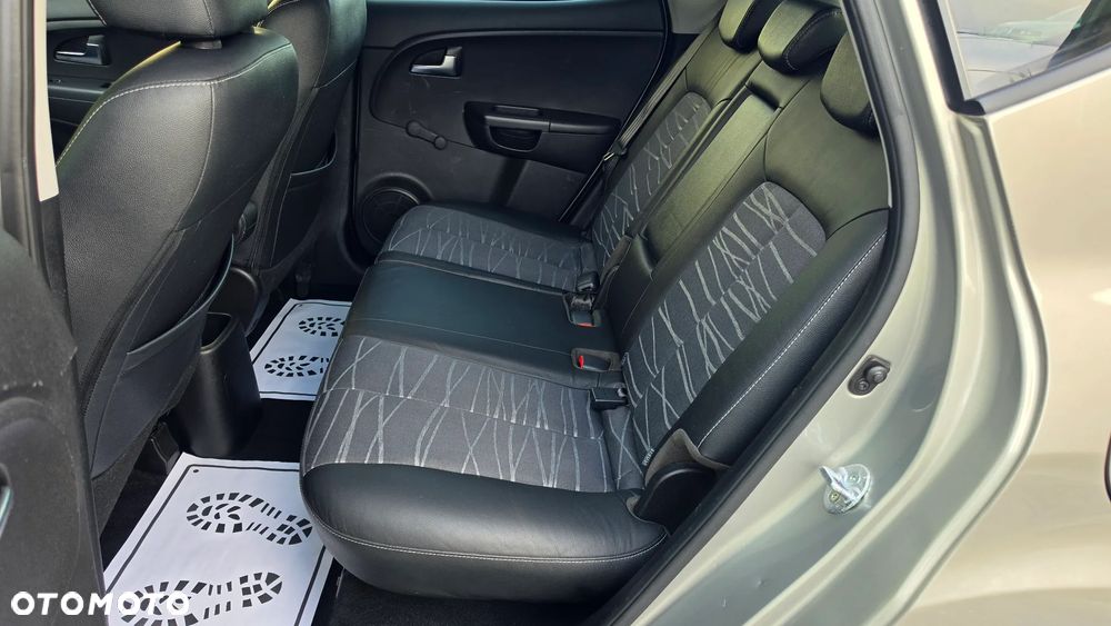 Kia Venga 1.4 CVVT Fifa World Cup Edition - 8