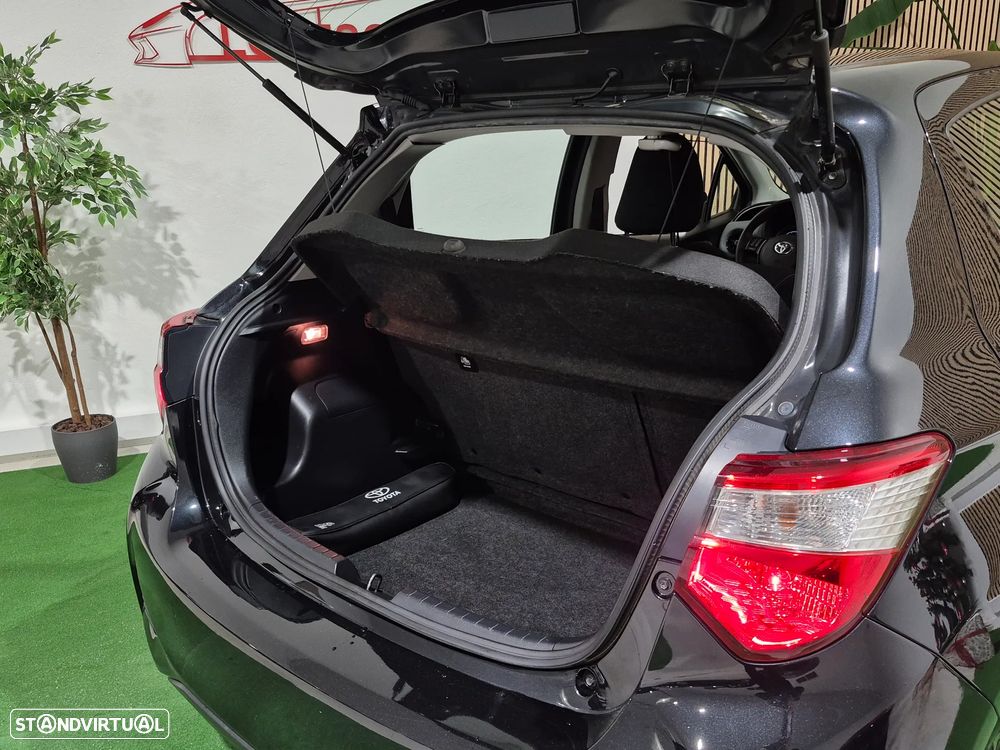 Toyota Yaris 1.5 HSD Comfort +P.Style+P.Techno - 32