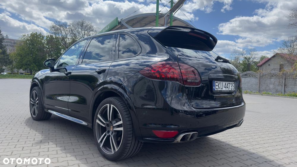 Porsche Cayenne Platinum Edition - 10