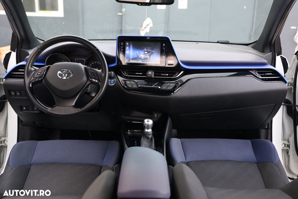 Toyota C-HR Hybrid Style - 13