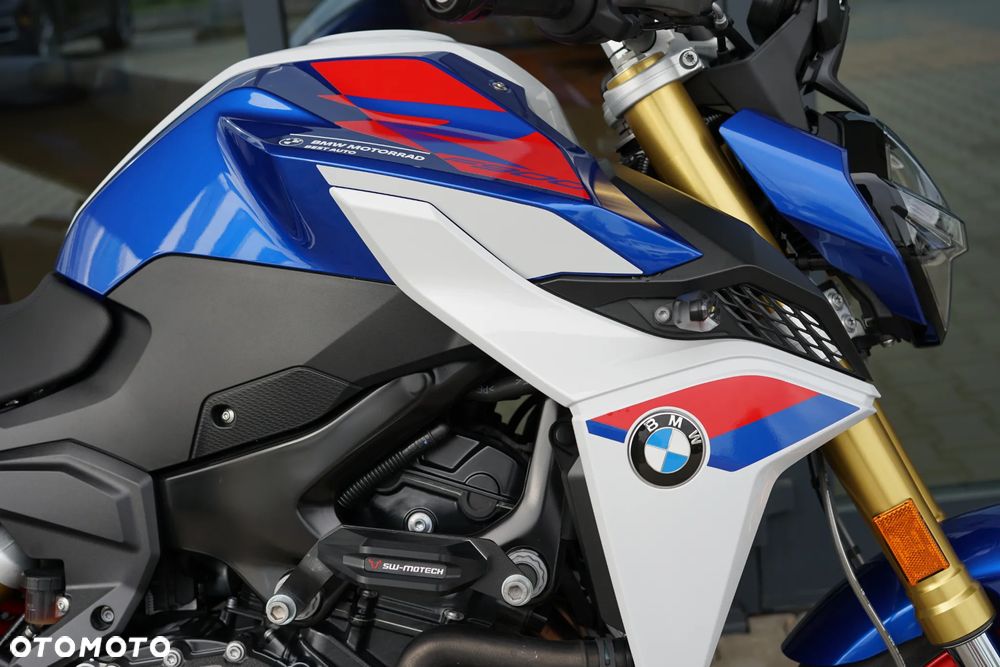 BMW F - 24