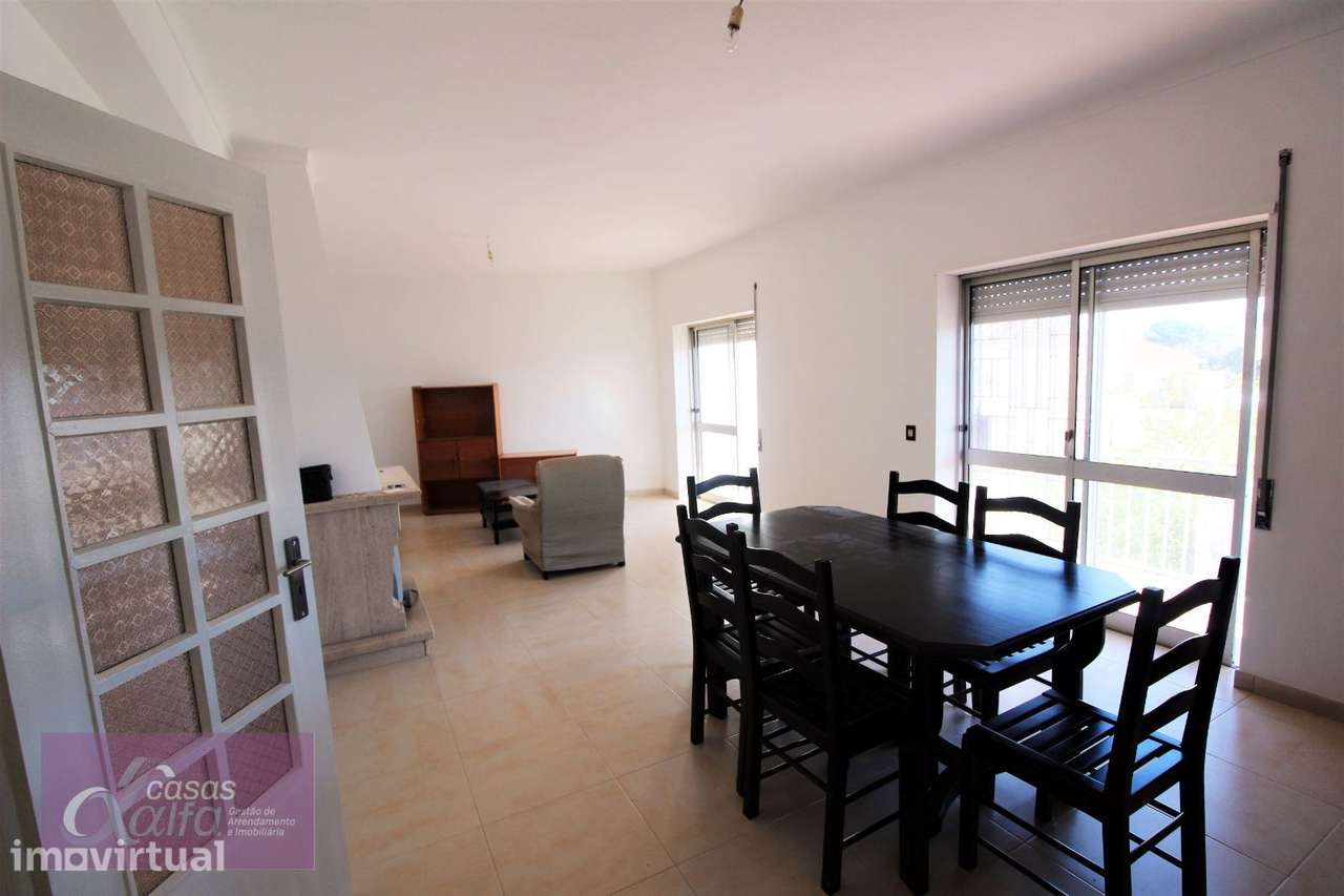 Quarto a meninas estudante/ trabalhadora em apartamento T4 junto d... - Grande imagem: 4/10
