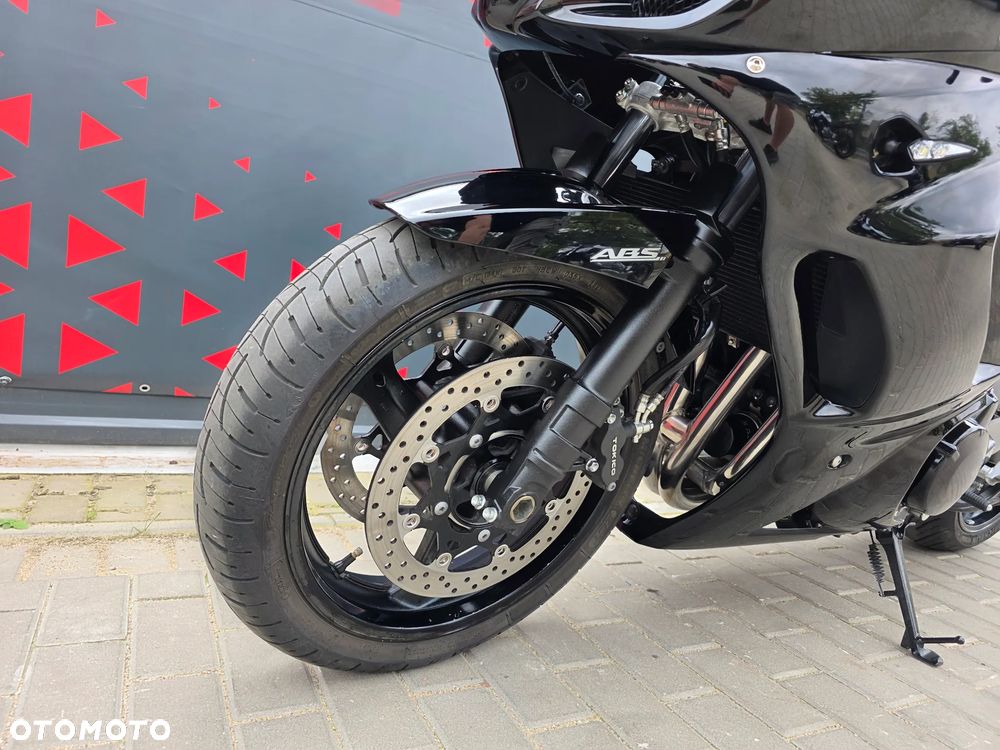 Suzuki GSX - 12