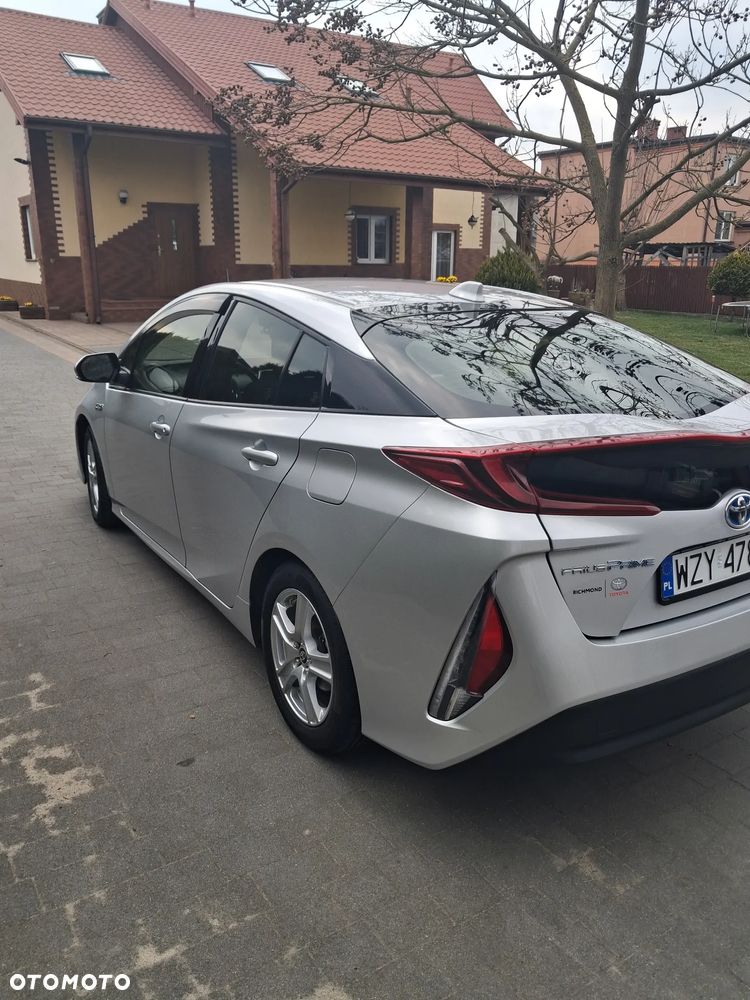 Toyota Prius - 4