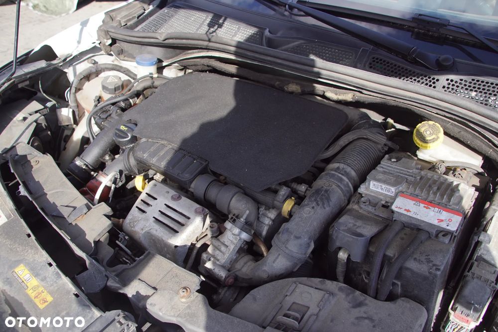 Auto na części - Citroen C4 Cactus 1.2 PureTech 110 KM HNZ 20ET25 EFC 2015R Silnik Skrzynia Drzwi Błotnik Zderzak Klapa Lampa Lusterko Klamka Szyba Deska Kokpit Sterownik Moduł Czujnik Licznik Wyświetlacz Panel Kierownica - 20