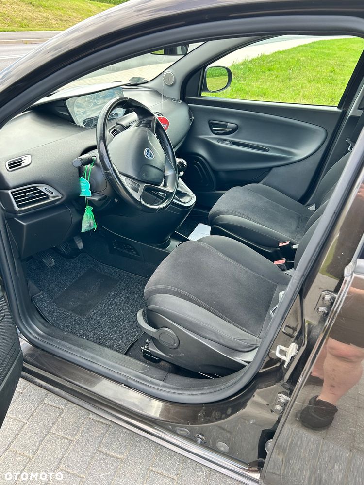 Lancia Ypsilon 0.9 Platinum S&S - 13