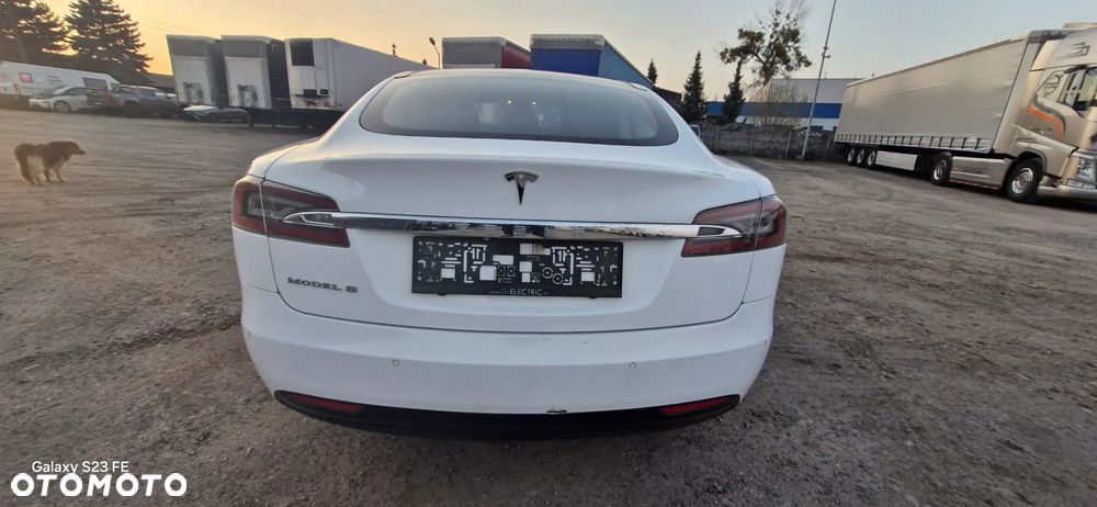 Tesla Model S - 6