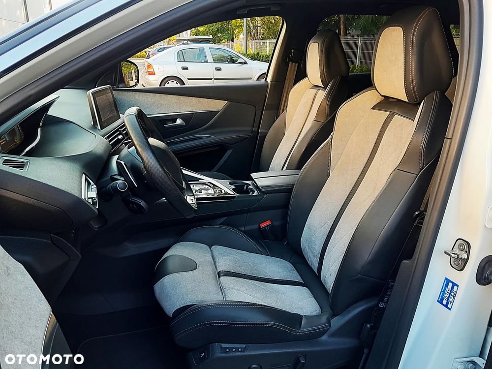 Peugeot 3008 Hybrid4 300 e-EAT8 GT - 10