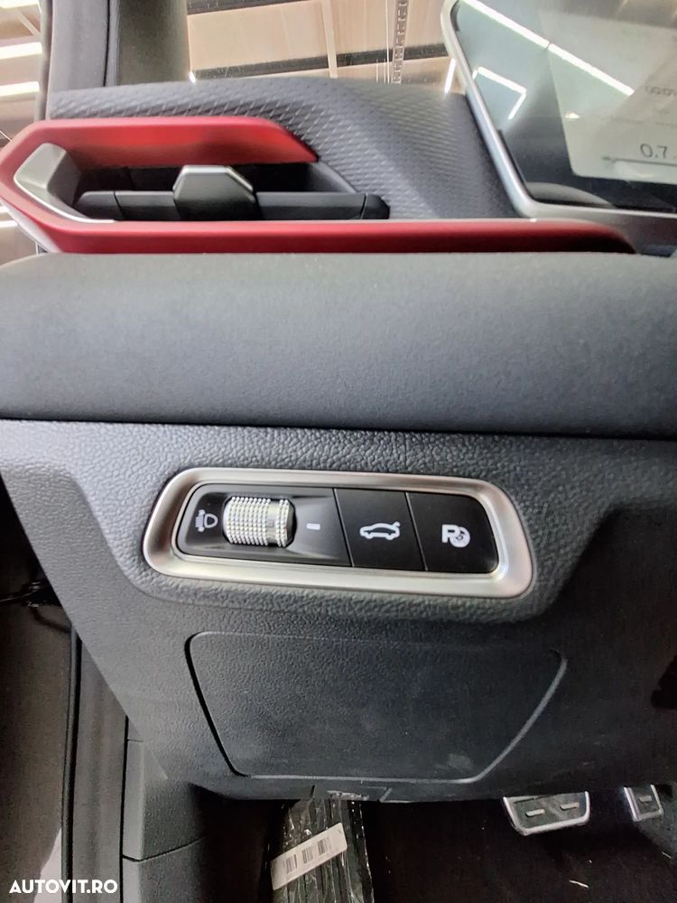 Geely Coolray - 27