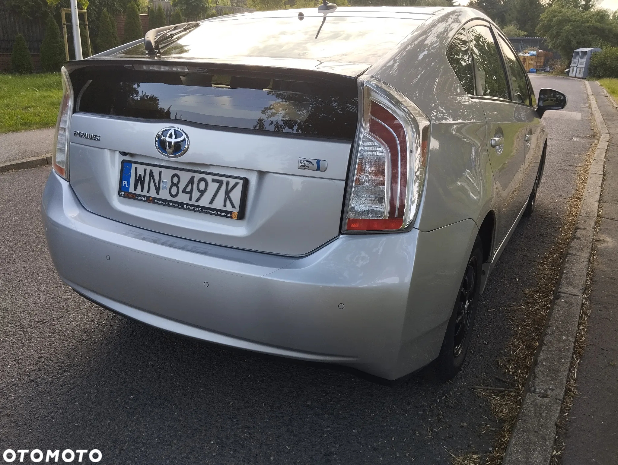 Toyota Prius (Hybrid) - 3