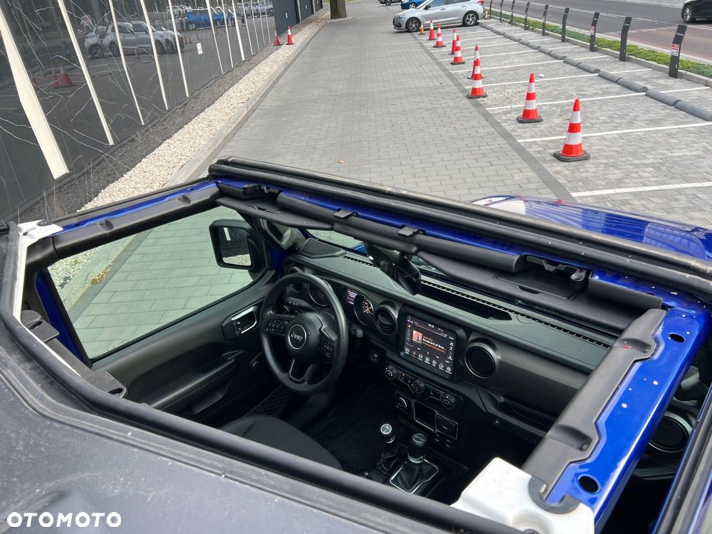 Jeep Wrangler - 12