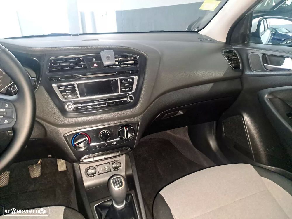 Hyundai i20 1.2 Comfort - 11