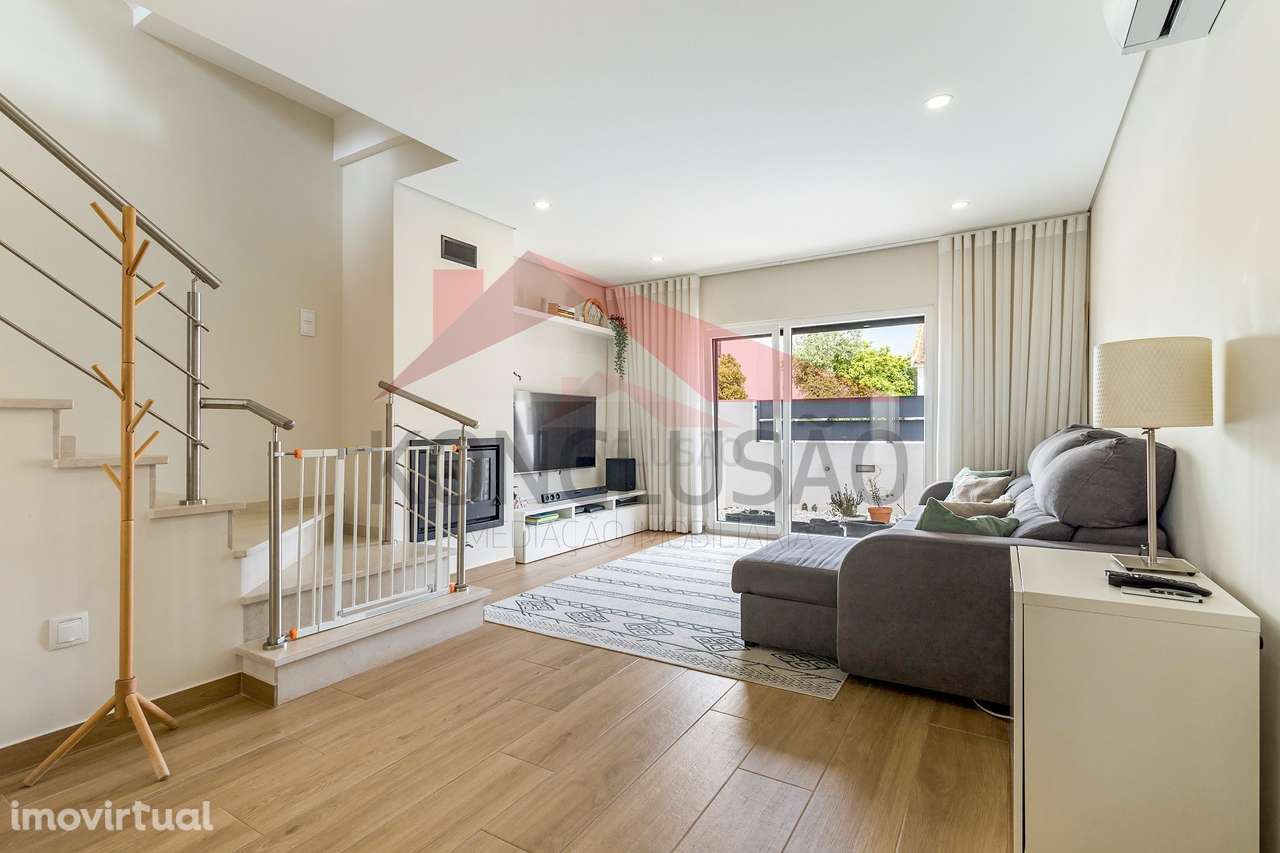 Moradia V3 moderna no centro da Quinta do Conde - Grande imagem: 2/30