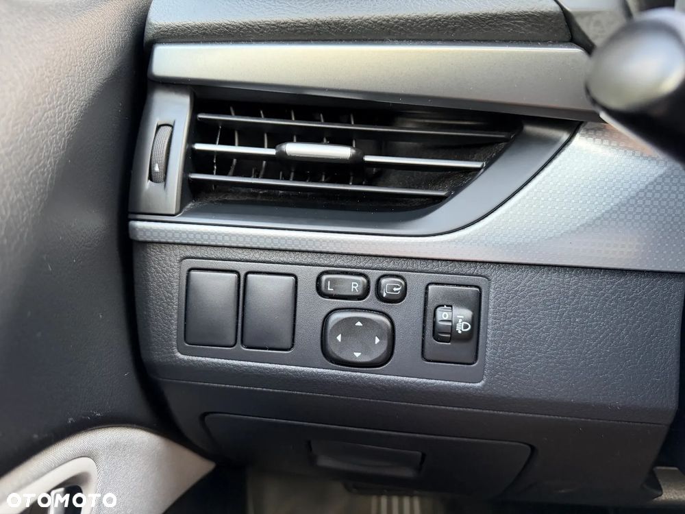 Toyota Avensis 1.8 Premium MS - 29