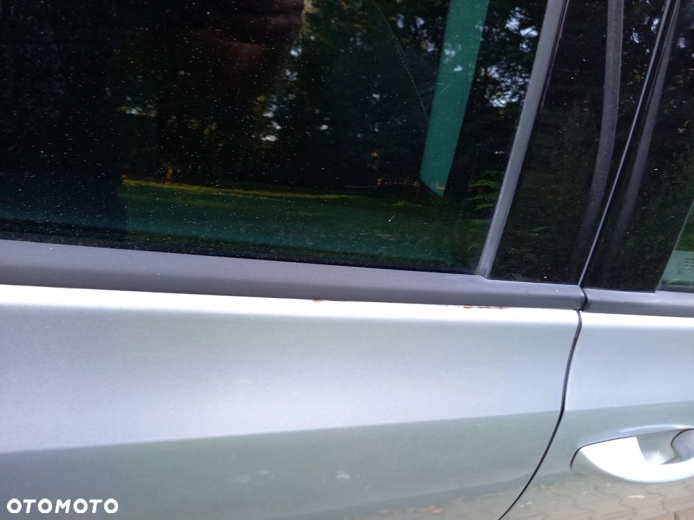 Volkswagen Golf 1.6 TDI DPF Trendline - 32