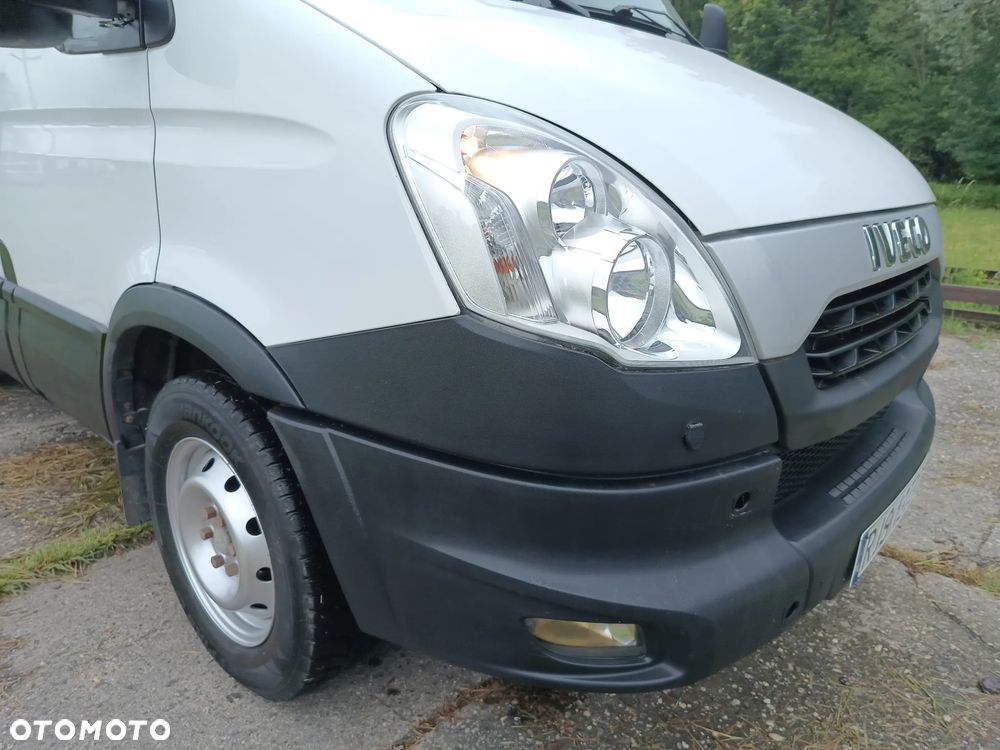 Iveco DAILY 35s13 L2H2 2.3 diesel 126kM, 2012 rok, WEBASTO, HAK, CAMERA COFANIA, ORGINALNY NIEWIELKI PRZEBIEG 176tyś. SPROWADZONY ZE SZWECJI! - 19