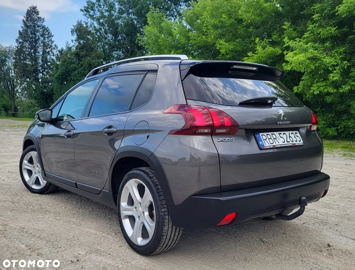 Peugeot 2008 1.2 Pure Tech GPF Signature S&S - 6
