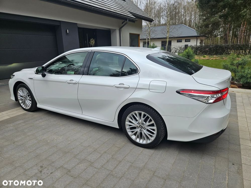 Toyota Camry 2.5 Hybrid Executive CVT - 16