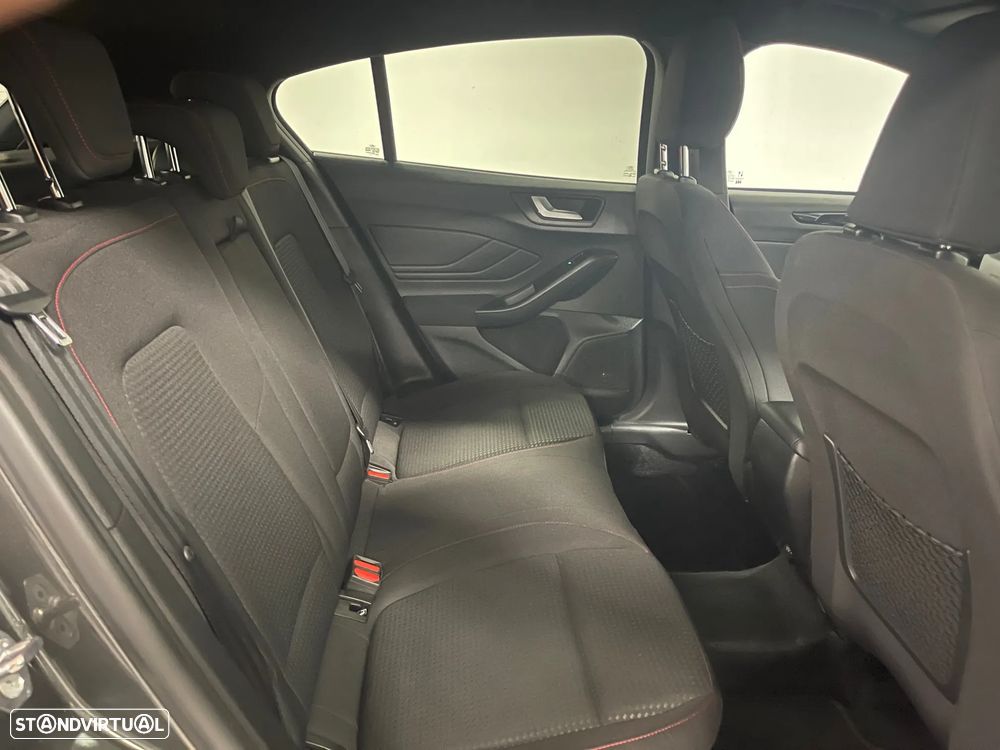 Ford Focus 1.0 EcoBoost MHEV ST-Line - 28