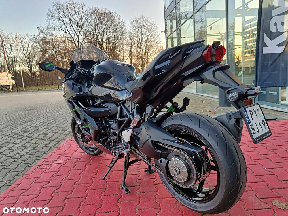 Kawasaki H2 - 12