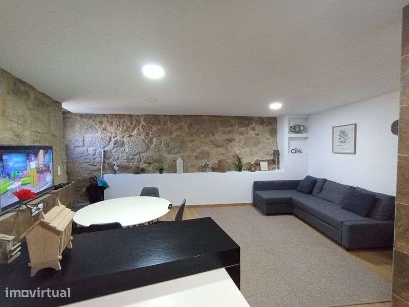 Moradia Centro de Castro Daire RENOVADA - Grande imagem: 2/12