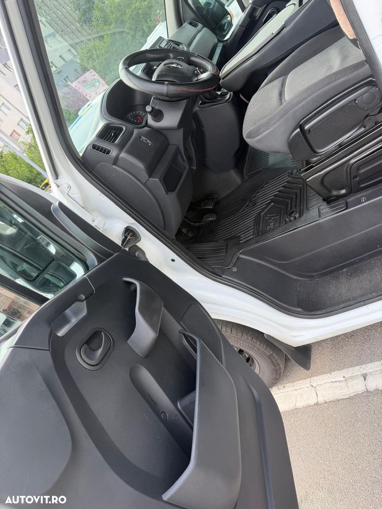 Renault Master 2.3 Blue 135 TT Furgon CD 3,5t L3H2 9 m3 - 11