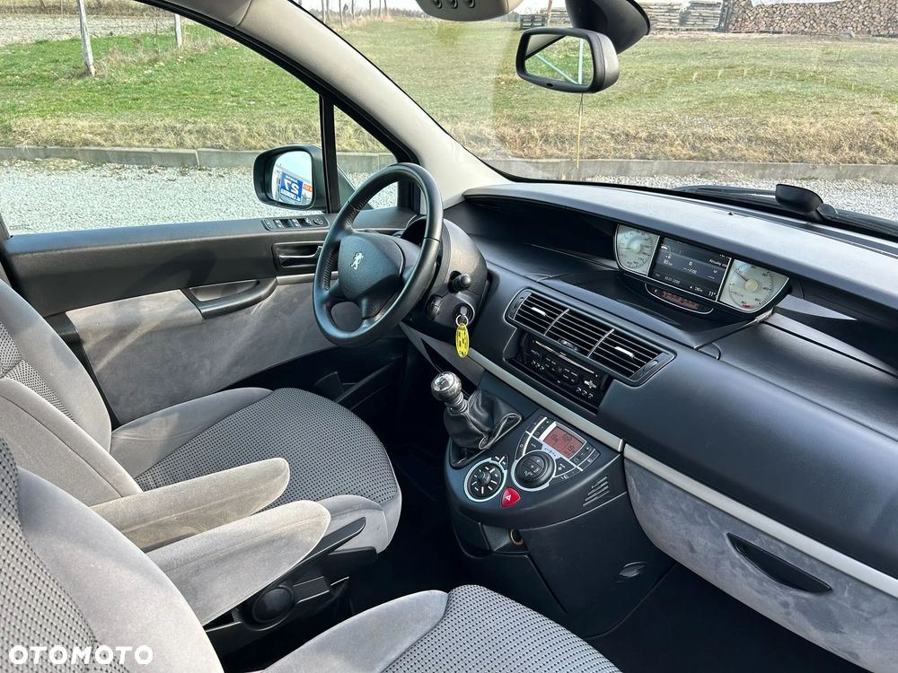 Peugeot 807 HDi 135 Premium - 16