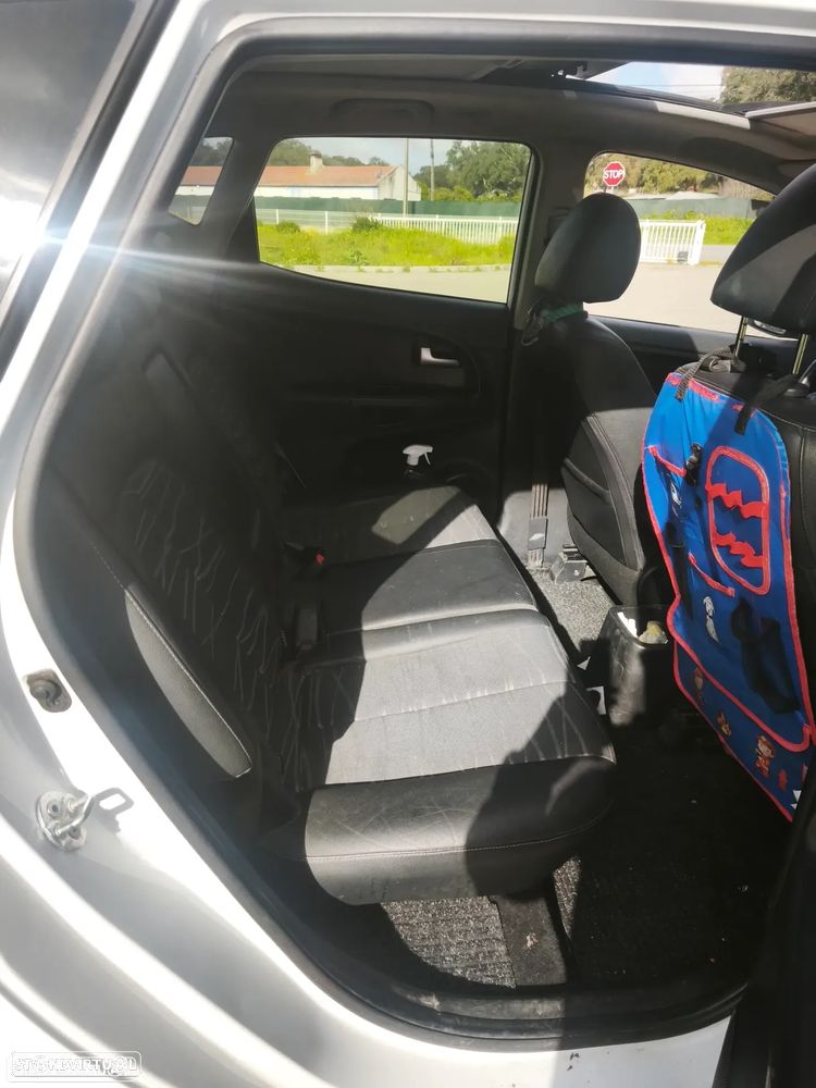 Kia Venga 1.4 CRDi TX ISG - 10