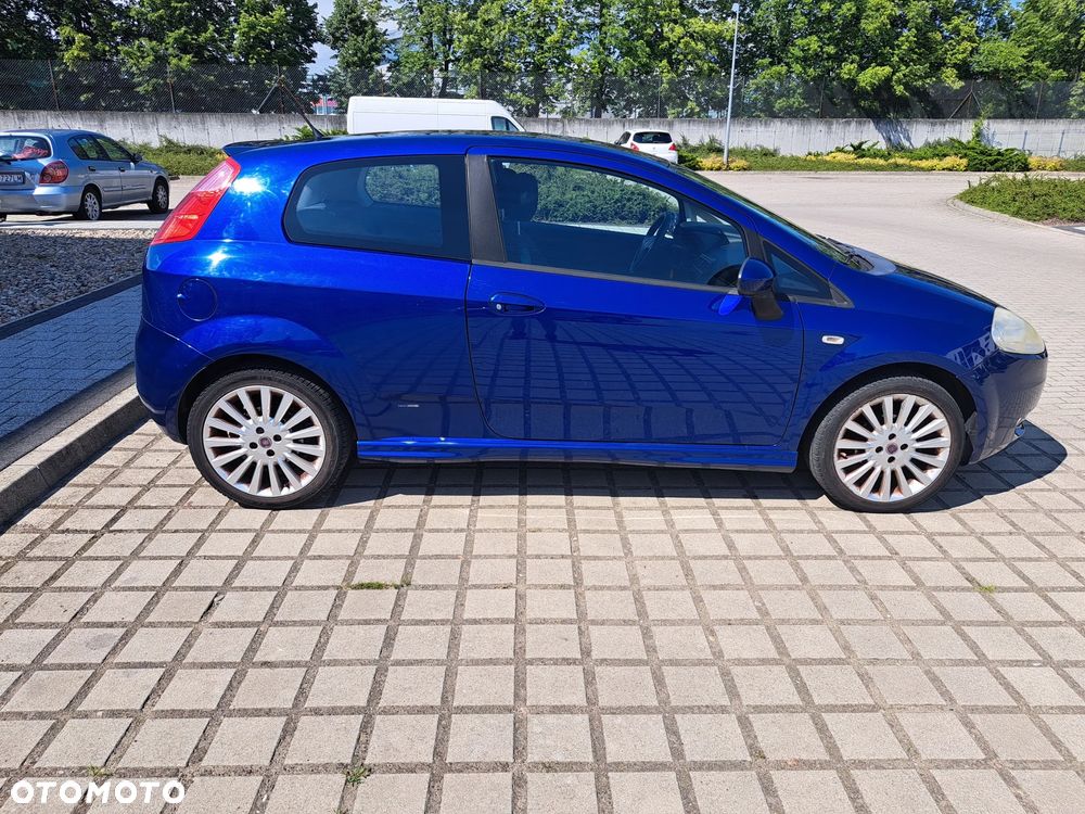 Fiat Grande Punto - 11
