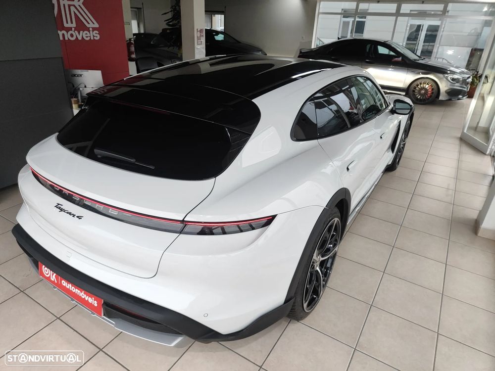 Porsche Taycan Cross Turismo 4 - 12