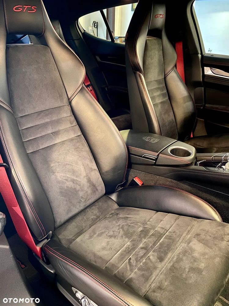 Porsche Panamera GTS PDK - 17