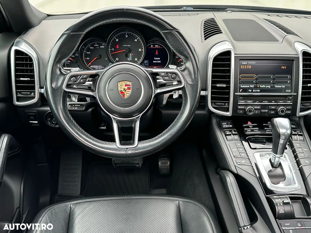 Porsche Cayenne 3.0 L - 7
